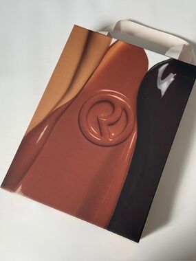 Empty PR box Rare Beauty